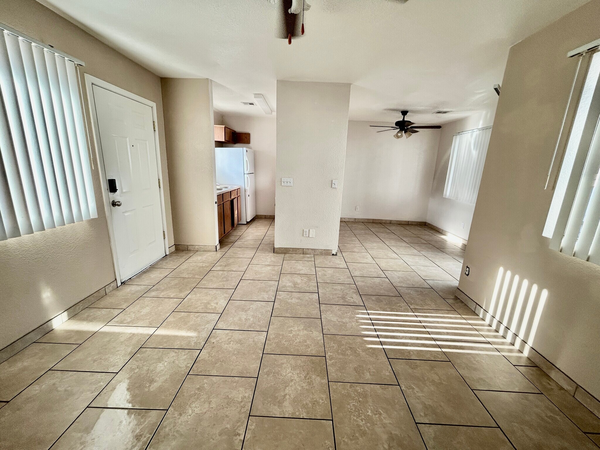 Building Photo - 444 W Ivyglen St