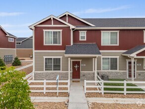 Building Photo - Beautiful 3-Bedroom Townhome with Park Vie...