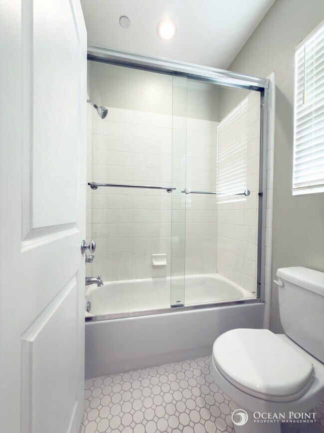 Building Photo - 3 Bedroom Condo for Rent in Ventura!