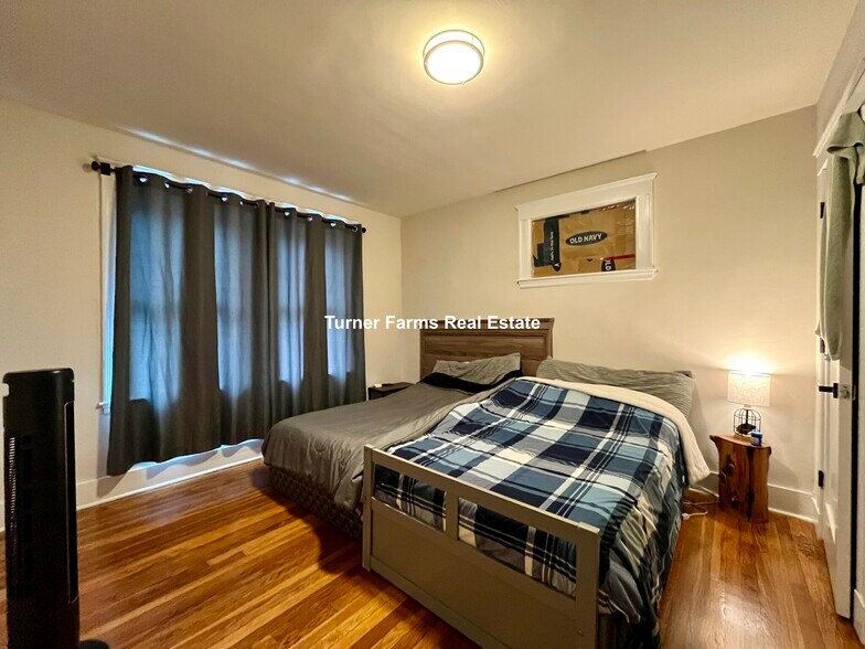 Primary Photo - 72 Belden St