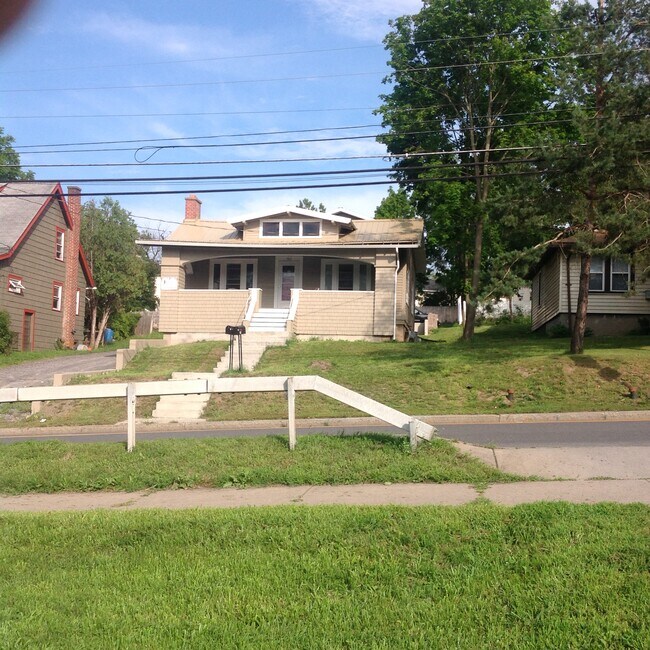 Building Photo - 763 S Aurora St