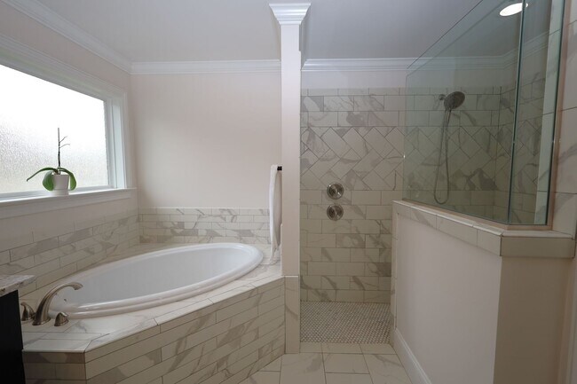 Building Photo - 4025 Gramercy Dr