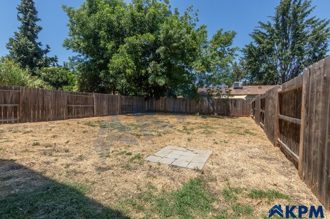 Building Photo - Updated 2-Story, 3 Bedroom 2.5 Bath Single...