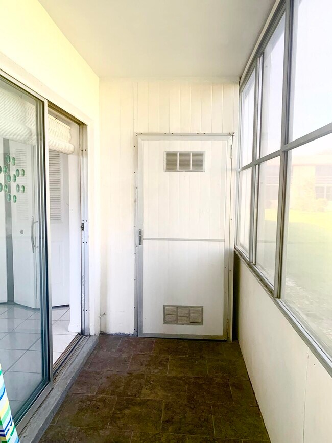 Building Photo - 315 Camden M