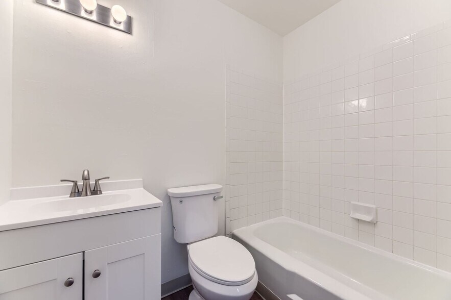 Building Photo - 2340 Walnut St