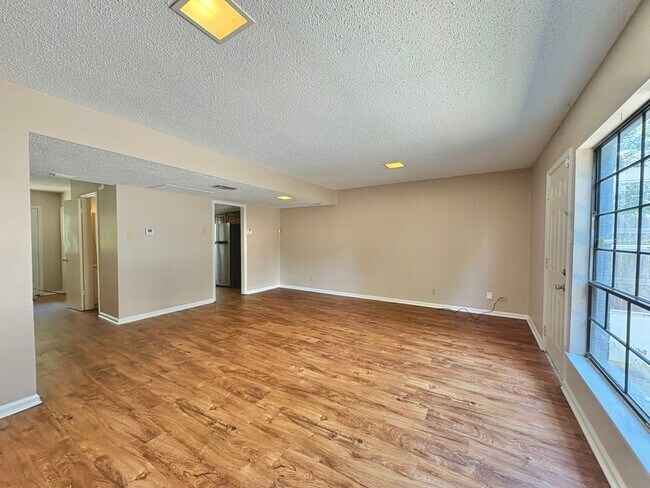 Building Photo - Delmar Dr. 2514/2516