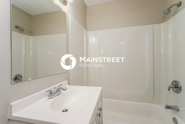 Building Photo - 3 Bedroom Pet-Friendly Home in Louisville, KY with Main Street Renewal