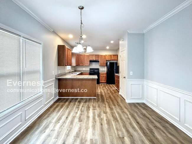 Building Photo - 1184 Hubbard St SW