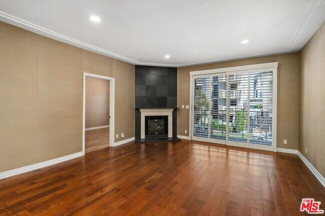 Building Photo - 117 S Clark Dr