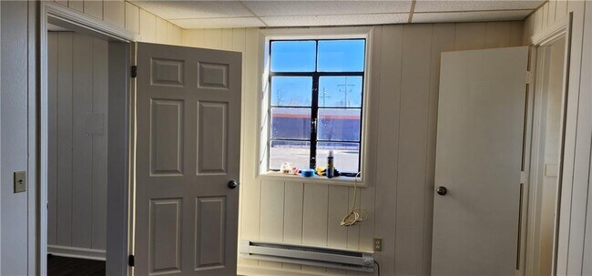 Building Photo - 15 S Main St