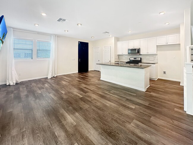 Building Photo - 27607 Sawtooth Ln