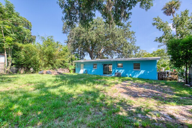 Building Photo - 1133 Bradenton Rd