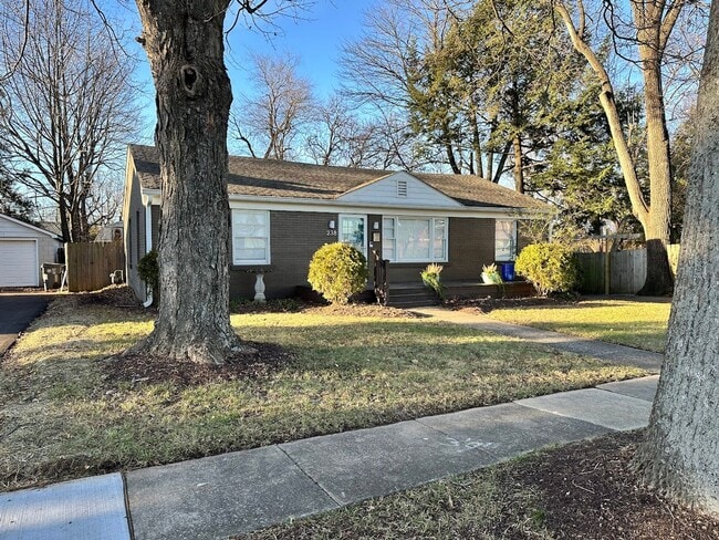 Building Photo - Beautiful House in Picadome! Off-Street Parking, W/D, Breakfast Bar, Deck, Fenced Backyard!