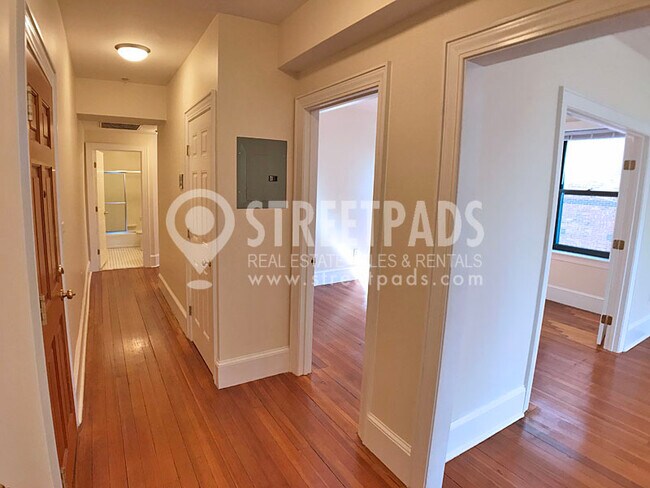 Building Photo - 881 Massachusetts Ave