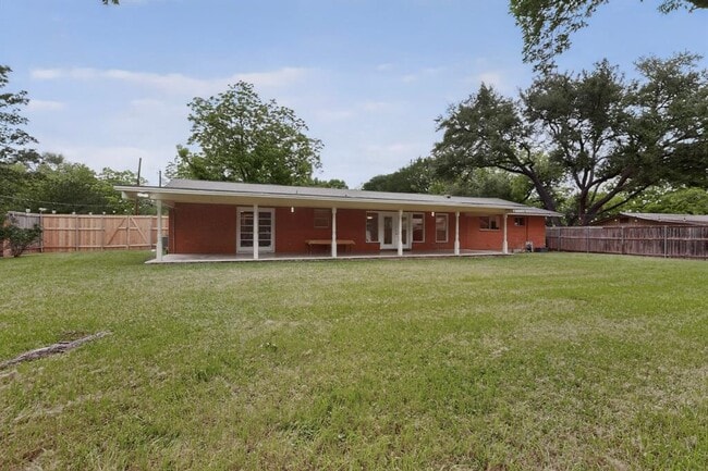 Building Photo - 11903 Mustang Chase
