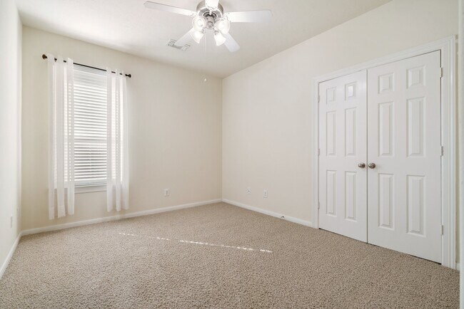 Building Photo - 24915 Pikecrest Dr