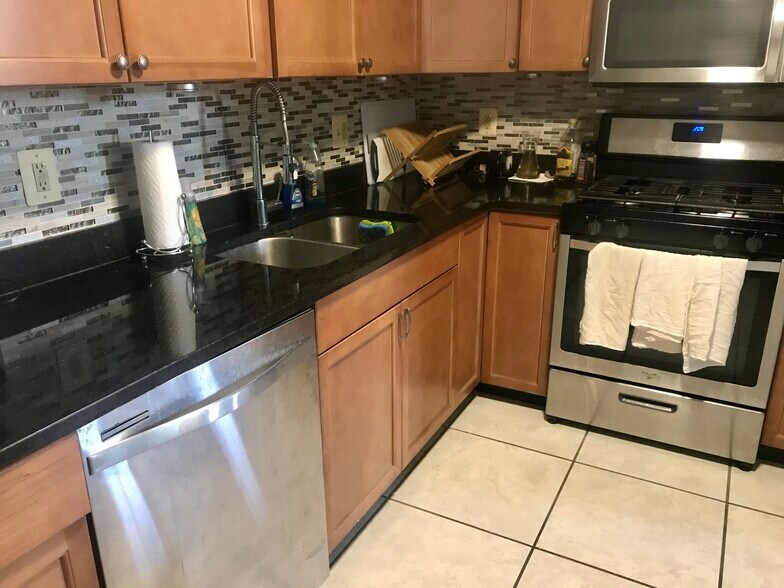 Kitchen - 526 St Paul St