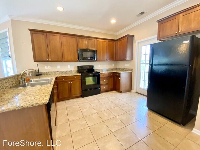 Building Photo - 4 br, 3.5 bath House - 2151 Blakers Blvd