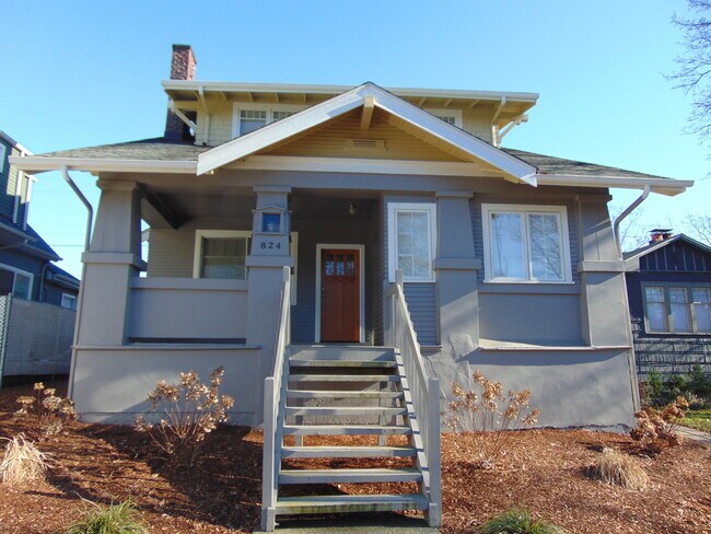 Primary Photo - 824 NE Ravenna Blvd