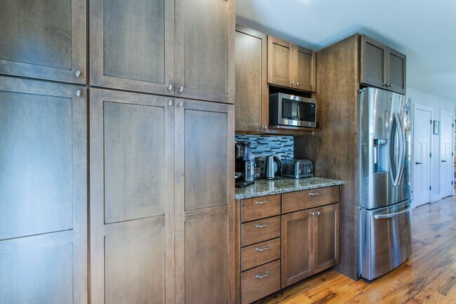 Building Photo - Fully Furnished