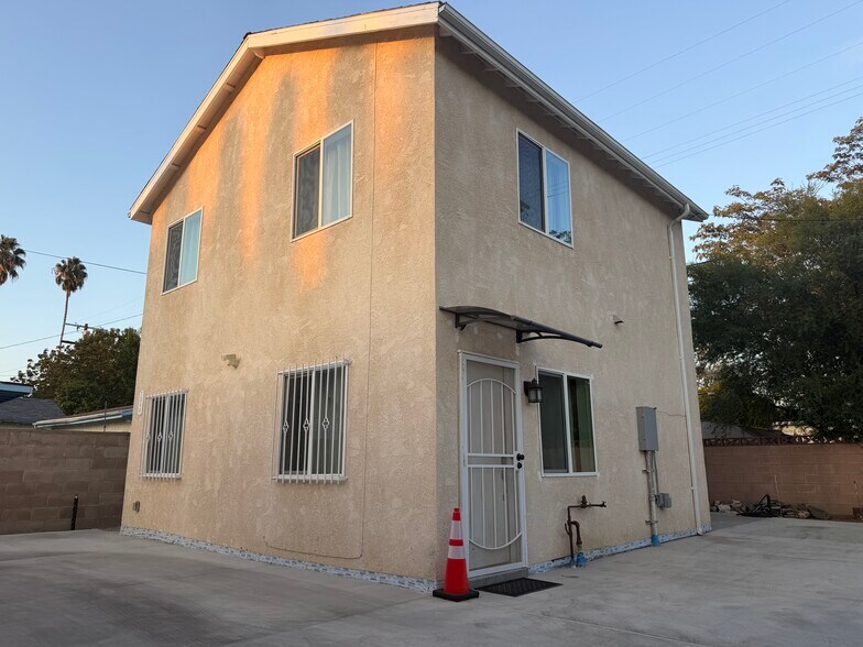 Building Photo - 7344 Balcom Ave