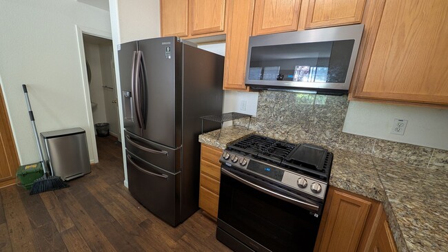Building Photo - Experience Modern Comfort in This Newer Sp...