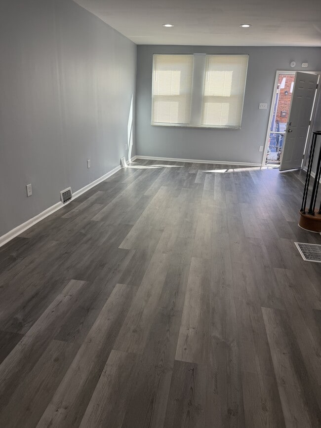 Building Photo - 2225 McClellan St