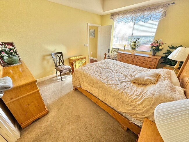 Building Photo - Modern condo with resort-style living in South Las Vegas