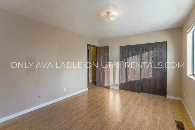 Building Photo - 228 W Foxbridge Dr