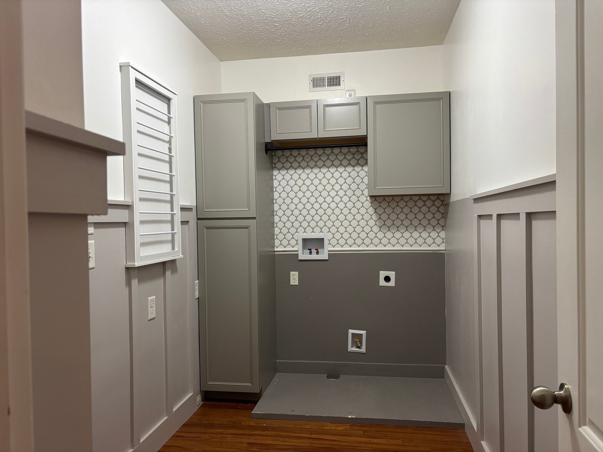 Main floor laundry room - 6648 Wilmot Ln