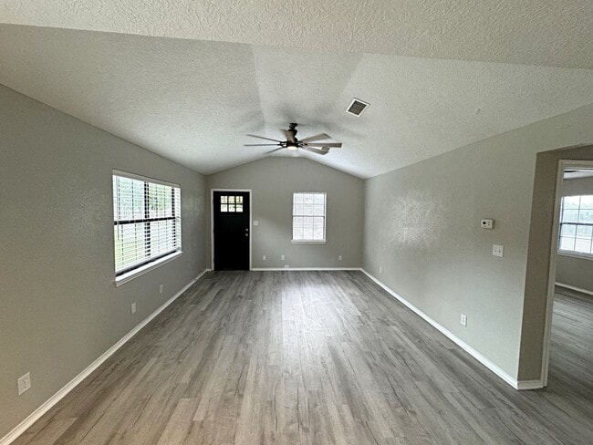 Building Photo - 1055 Carr St