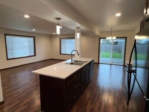 Building Photo - 2025 Aaron Dr