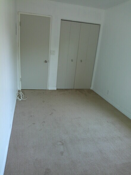 Bedroom 1 closet - 311 N Westlake Ave