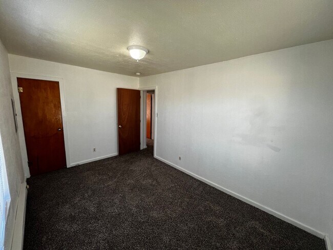 Building Photo - 3 bed 1 bath