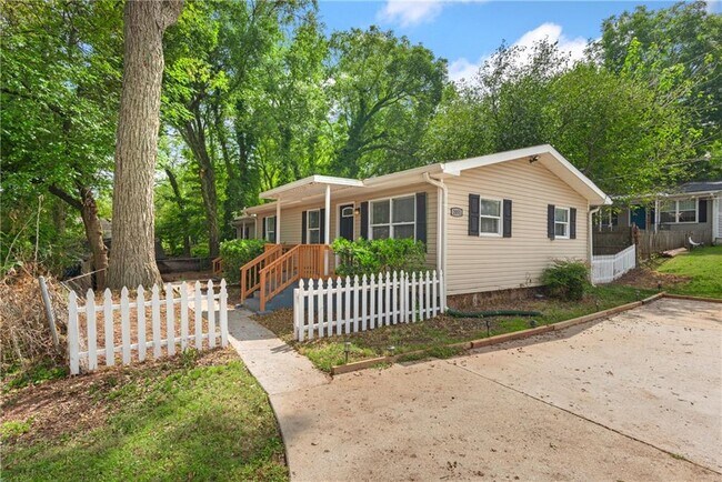 Building Photo - 2051 College Ave NE