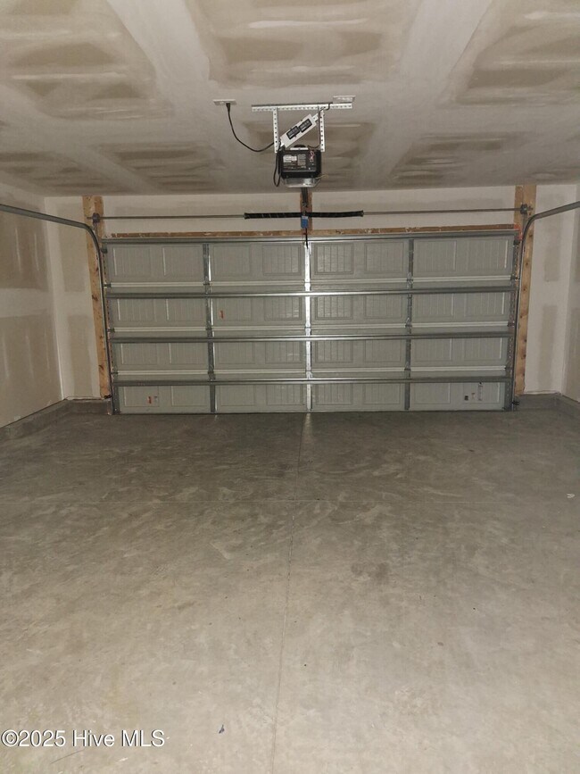 Building Photo - 1213 Fowler Dr