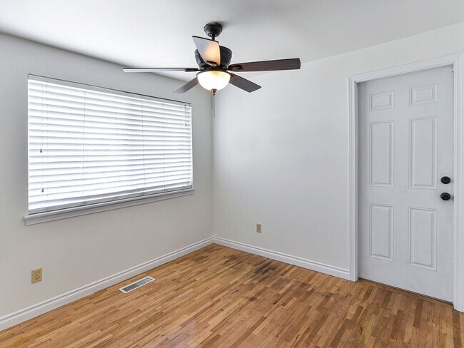 Building Photo - Renton House - 3 Bed/1.5 Bath - Close to Boeing and Renton Landing - Includes Landscaping