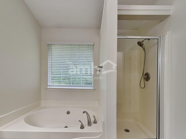 Building Photo - 3254 Ashgrove Ln SW