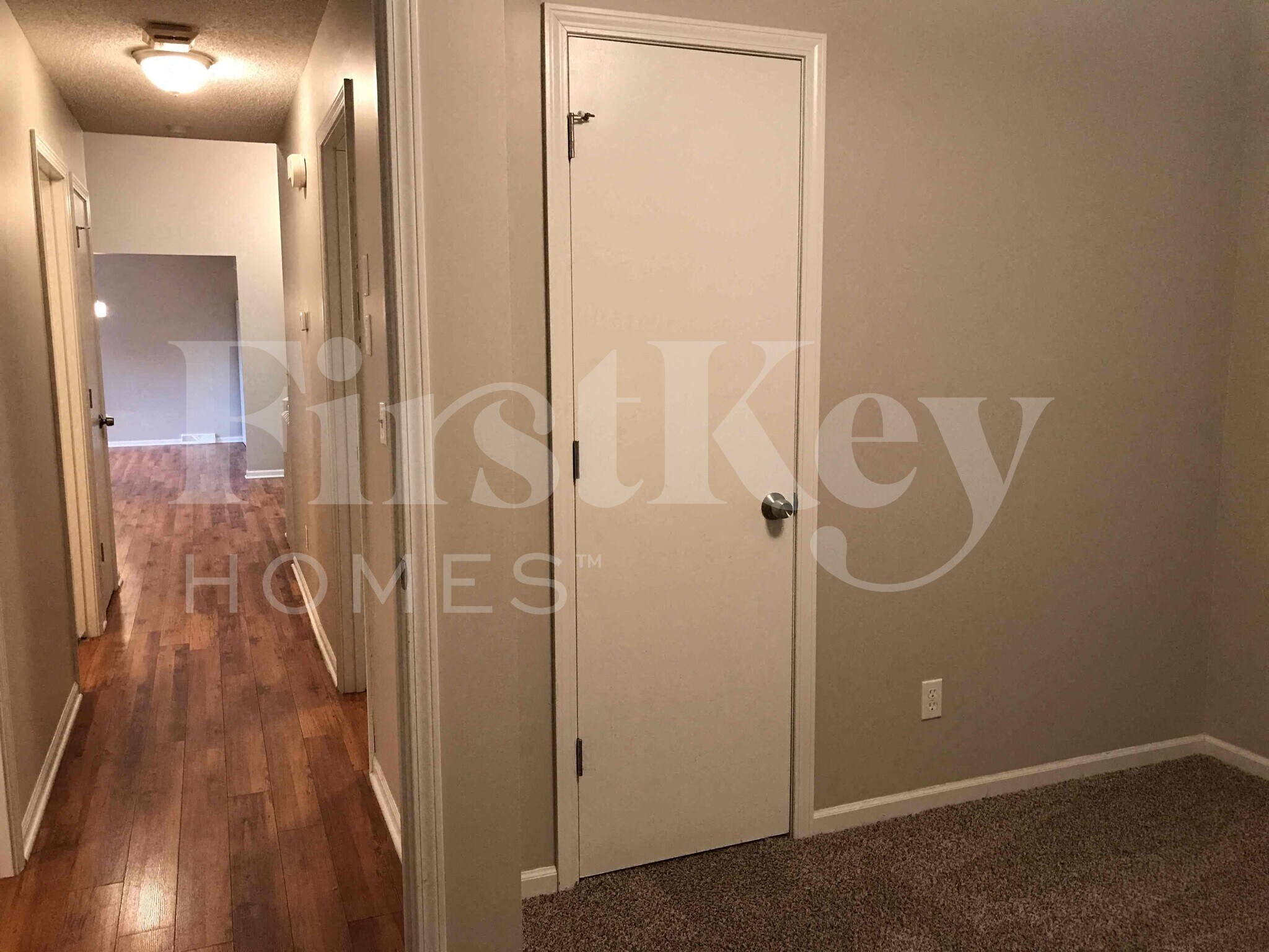 Building Photo - 804 NE Karapat Dr