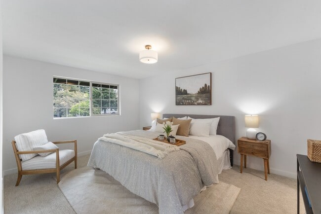 Building Photo - Fully Remodeled 4BR Rambler in Private Federal Way Community