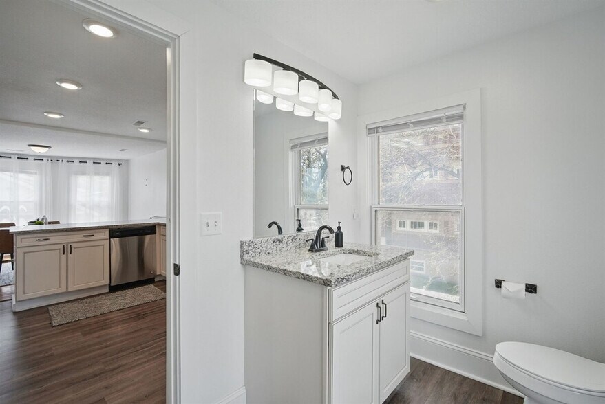 Building Photo - 544 36th St