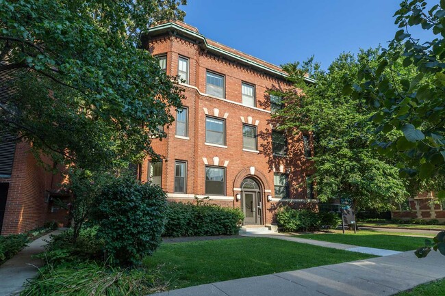 Building Exterior - 5557-59 S. University Avenue