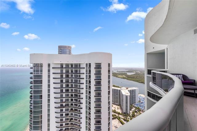 Building Photo - 16001 Collins Ave