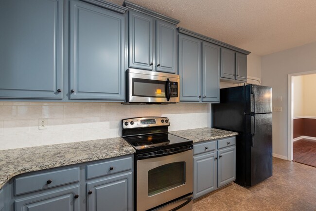 Building Photo - Spacious 4-Bedroom Home in Westside Athens...