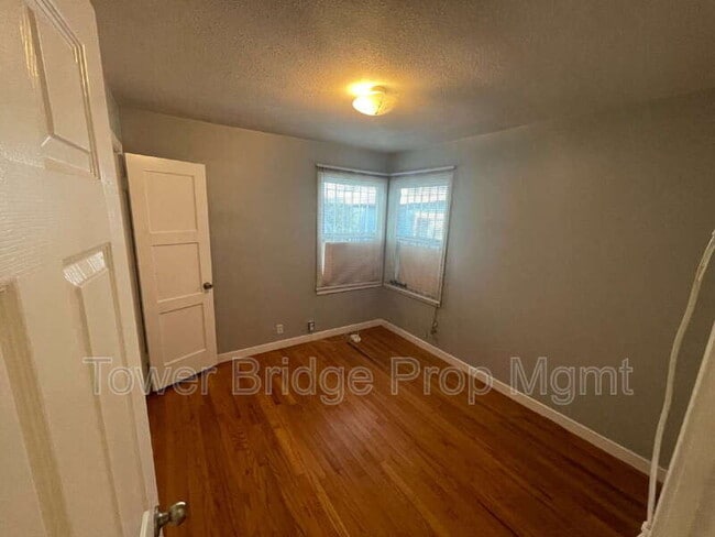 Building Photo - 2871 32nd Ave