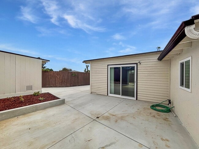 Building Photo - Charming 3BD/2BA House in Clairemont w/ W/...
