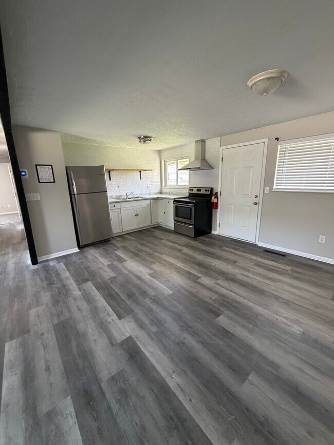 Building Photo - 5785 Tibet Dr