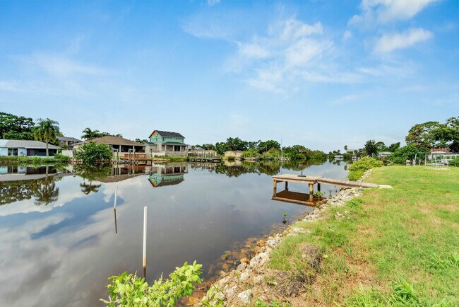 Building Photo - 8818 Rocky Creek Dr