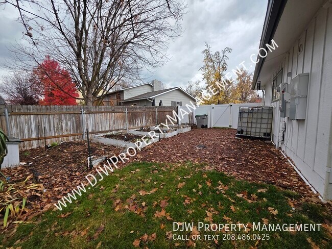 Building Photo - 9144 W Dalton Pl