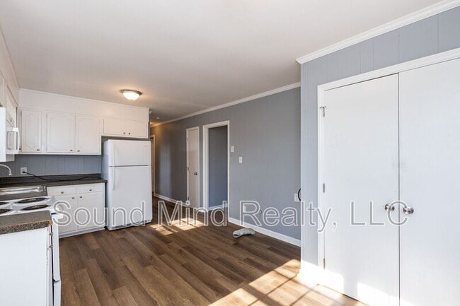 Building Photo - 303 W Horton St